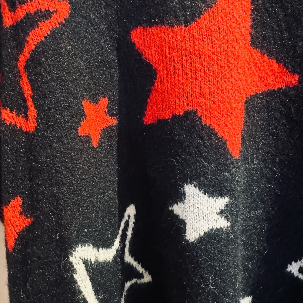 POL NWOT V-Neck Sweater with Red and White Stars - Picture 7 of 10